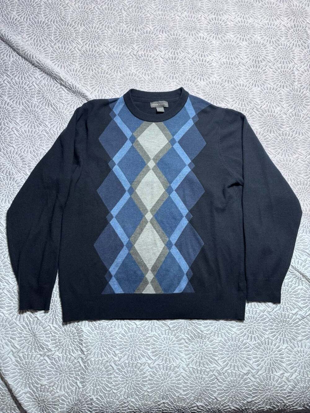 Tricots St. Raphael Men's XL Blue and Grey Argyle Crew Neck Sweater